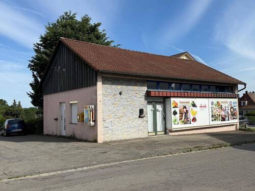 Außenansicht mit zwei Stellplätzen - Gewerbeobjekt (Büro, Produktion, Verkauf) zum Kaufen in Pfullendorf