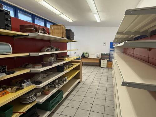 Viel Stauraum/ Fläche im Erdgeschoss - 