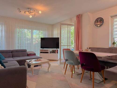 Wohnzimmer - 4 Zimmer Etagenwohnung zum Kaufen in München