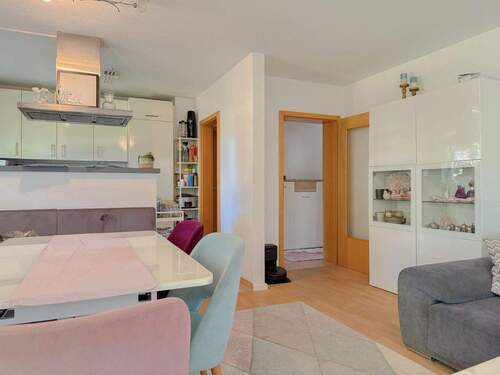 Wohnzimmer - 4 Zimmer Etagenwohnung in München