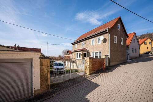 Straßenansicht - Bauernhaus mit Nebengelass in exponierter Lage Ziegenhains