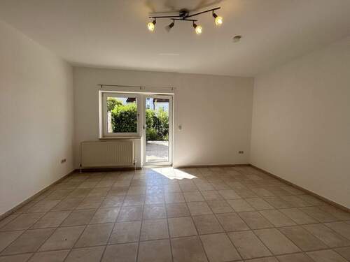 Hobbyraum mit Zugang zur Terrasse - 