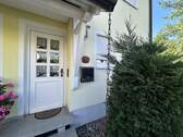 Hauseingang - 6 Zimmer Reihenendhaus zur Miete in Hallerndorf