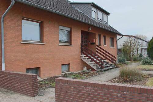 Hauseingang - 9 Zimmer Mehrfamilienhaus, Wohnhaus zum Kaufen in Peine