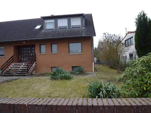 Hausansicht Seite - 9 Zimmer Mehrfamilienhaus, Wohnhaus in Peine