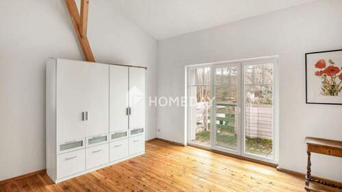 1. OG Schlafzimmer 1 - 