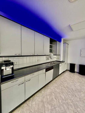 Allgemeine Küche für Mieter kostenlos zugänglich - Büro mit 4,00 m&sup2; in Leverkusen zur Miete