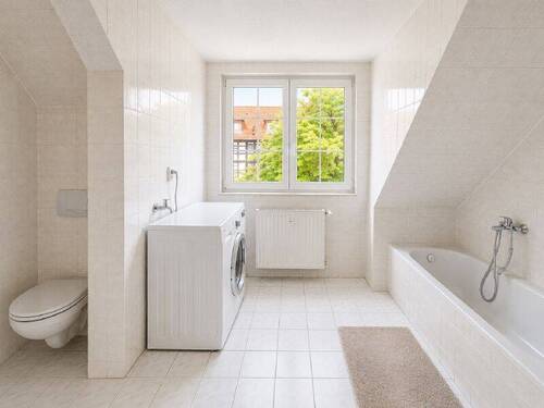 Bad Ansicht Eingang - Etagenwohnung mit 63,90 m&sup2; in Gößnitz zur Miete
