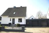 Vorderansicht - Einziehen und Wohlfühlen: Ein komplett modernisiertes Effizienzhaus 85, bereit für Sie!