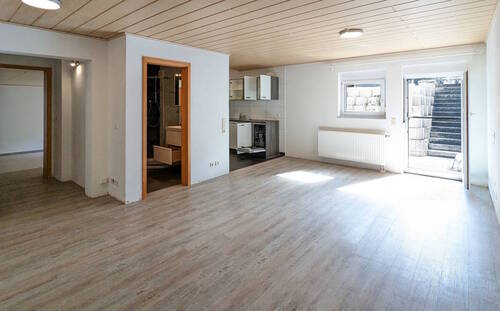 Wohnen + Essen - Zu vermieten: Attraktive 3-Zimmer Souterrain-Wohnung in Ulm-Eggingen.