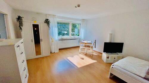Wohnen - Schlafen Blick z. Fenster - 