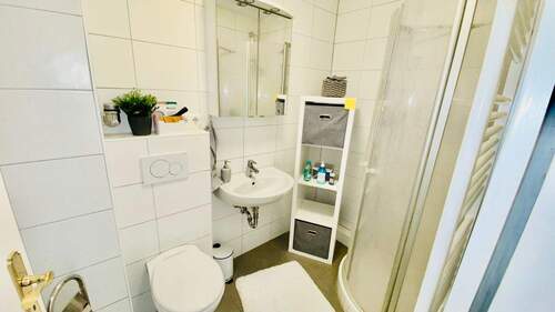 Bad WC mit Dusche - 