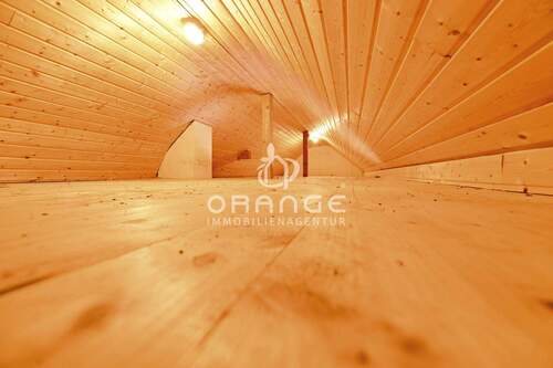 Abstellfläche Spitzboden - 