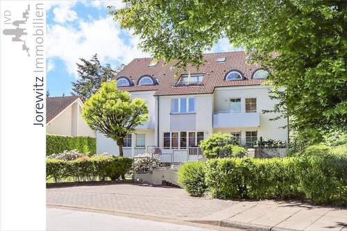 001 - Straßenansicht - Top-Lage am Wald von Bielefeld-Hoberge: 3 Zimmer-Wohnung mit drei Balkonen und einer Loggia