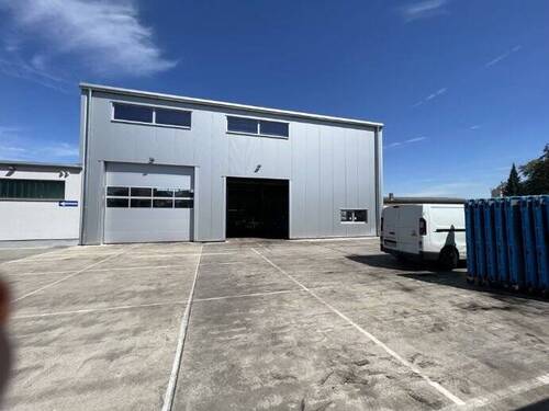 Moderner Hallenkomplex - Halle in Bürstadt