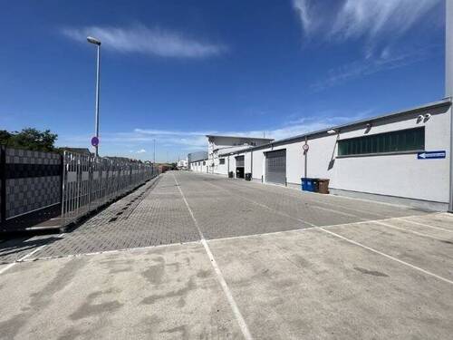 Großzügiges Gelände - Halle in Bürstadt zum Kaufen