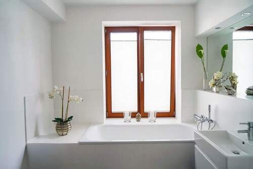 Bad + Badewanne/Dusche (2.OG) - 