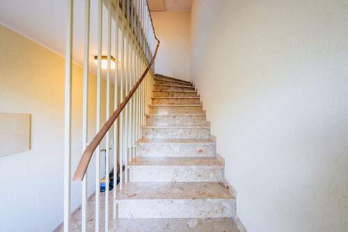 Treppenhaus - OG - Reihenmittelhaus mit 221,00 m&sup2; in Leopoldshöhe zum Kaufen