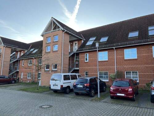Straßenansicht - 2 Zimmer Etagenwohnung zum Kaufen in Schwerin
