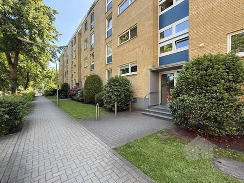 Hauseingang - 4 Zimmer Etagenwohnung in Norderstedt