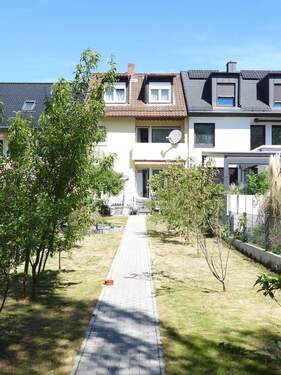 Aussenansicht - Machen Sie Ihren Traum vom eigenen Haus wahr! Großer Garten!