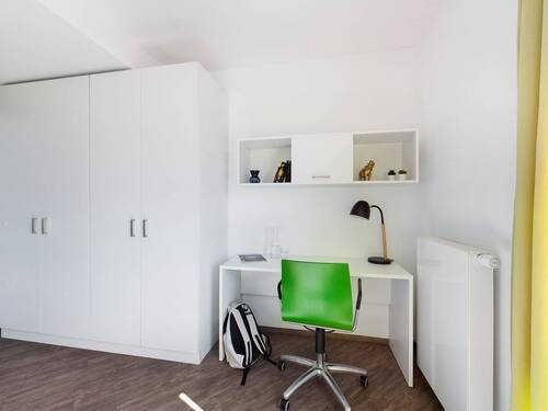 Schreibtisch - 1 Zimmer Etagenwohnung zur Miete in Frankfurt am Main