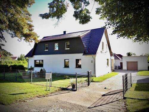 Ansicht Straße - 7 Zimmer Mehrfamilienhaus, Wohnhaus zum Kaufen in Ducherow