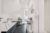 Badezimmer im Dachgeschoss - 