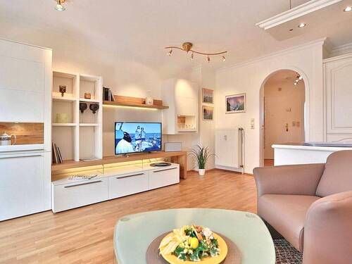 Wohnzimmer zum Flur - Etagenwohnung mit 43,00 m&sup2; in Timmendorfer Strand zum Kaufen