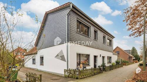 Außenansicht 2 - Bezugsfreie EG-Wohnung in ZFH mit großem Garten & Terrasse 