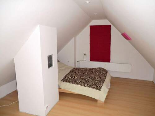 DH: 4. Z.-Dachboden (Schlaf-oder Gästezimmer).JPG - 