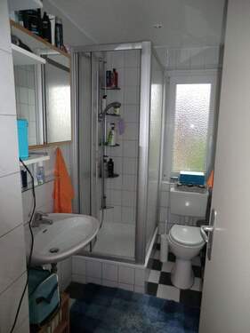 DH: Bad mit Fenster u. Dusche.JPG - 