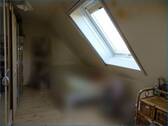 Zimmer mit Dachfenster - 