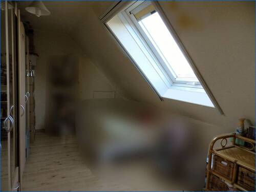 Zimmer mit Dachfenster - 