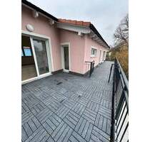 ! DG Wohnung mit sehr großzügiger Terrasse ! - Berlin Altglienicke