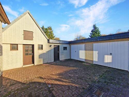 Garagen - 4 Zimmer Doppelhaushälfte in Neumünster