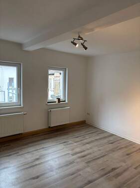 .. neuer Boden ! - 2 Zimmer Etagenwohnung zur Miete in Kitzingen