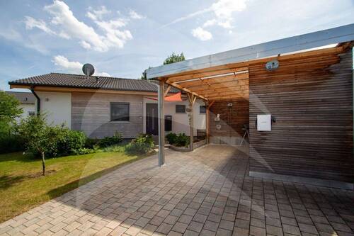 Außenbereich Nord-Ost Ansicht - 3 Zimmer Bungalow in Mallersdorf-Pfaffenberg