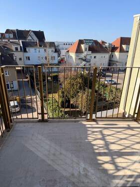 Balkon - 4 Zimmer Etagenwohnung in Falkensee