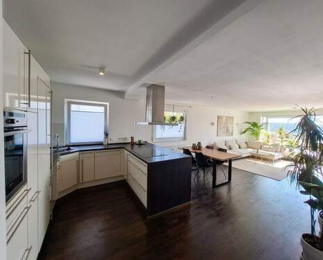 Küche und Wohnbereich - Etagenwohnung mit 104,50 m&sup2; in Leonberg zum Kaufen