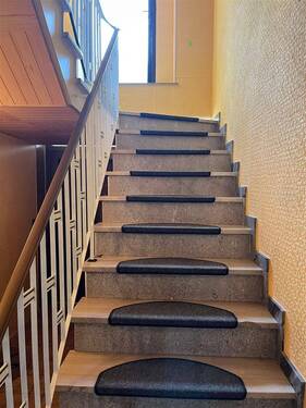 Massivtreppe EG - 