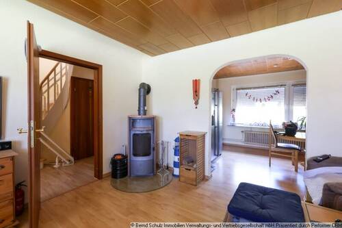 3 Wohnzimmer mit Kamin - 4 Zimmer Einfamilienhaus in Tornesch