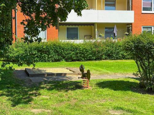 Kinderspielplatz vor der Tür - 