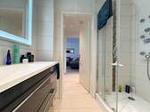 Bad mit Dusche - 