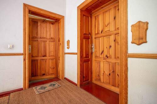 Haustür - 2 Zimmer Etagenwohnung in Berlin