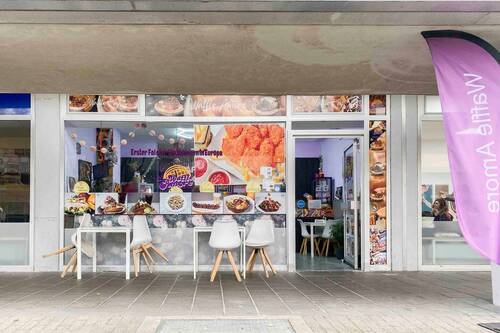 Außenansicht Wafellladen - Vermietete Gewerbeeinheit im Stadtteilzentrum Nürnberg-Langwasser