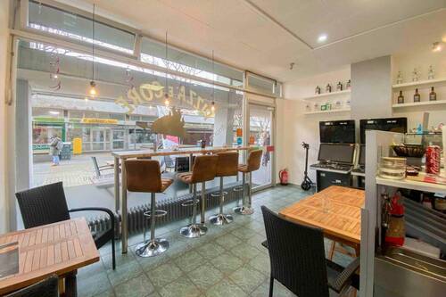 Gastraum Pizzeria vorne - 