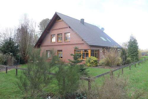 Außenansicht - Lichtdurchflutete Obergeschosswohnung in ländlicher Umgebung!