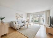 Wohnzimmer möbliert (KI generiert) - 3 Zimmer Etagenwohnung zum Kaufen in Hamburg