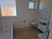 Badezimmer mit Fenster - 